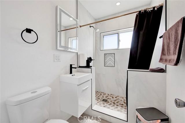 Detail Gallery Image 6 of 24 For 11823 Wish Ave, Granada Hills,  CA 91344 - 4 Beds | 2 Baths