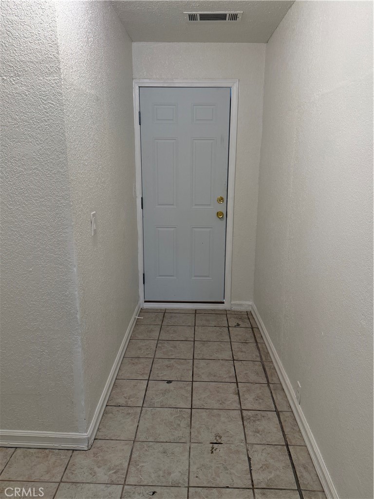 https://media.crmls.org/medias/47dd9c7a-cc1c-4d0e-9b14-8ba6b2795a09.jpg?preset=X-Large