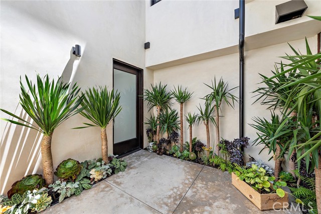 Detail Gallery Image 3 of 16 For 604 1/2 Acacia Ave, Corona Del Mar,  CA 92625 - 2 Beds | 2/1 Baths