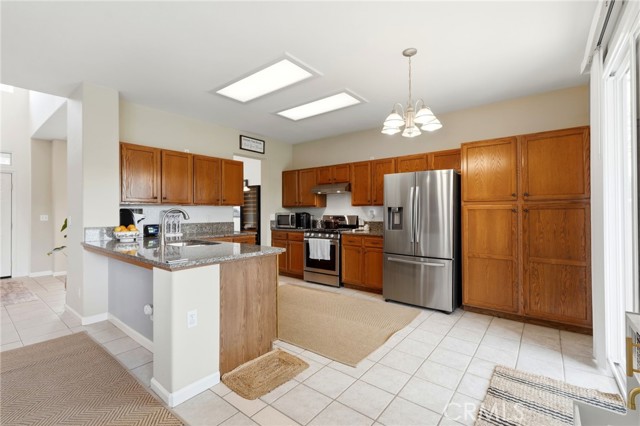 Detail Gallery Image 14 of 56 For 903 W Sandstone Ct, Hanford,  CA 93230 - 4 Beds | 3 Baths