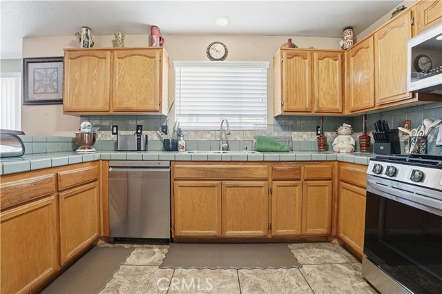 Detail Gallery Image 15 of 64 For 15342 Kearny, Adelanto,  CA 92301 - 5 Beds | 3 Baths