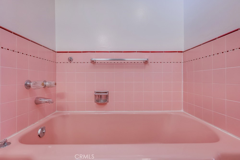 https://media.crmls.org/medias/47df50ca-5af6-41c1-9a92-c286a13f8f97.jpg?preset=X-Large