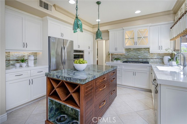 Detail Gallery Image 6 of 47 For 5555 Meadow Lake Ln, Yorba Linda,  CA 92887 - 3 Beds | 2/1 Baths