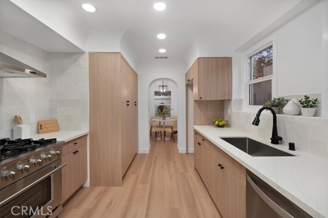 Detail Gallery Image 15 of 35 For 3905 Roxton Ave, Los Angeles,  CA 90008 - 3 Beds | 2 Baths