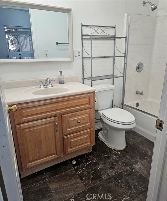 17537 Tuba, Northridge CA: https://media.crmls.org/medias/47dffbfe-d91b-4b63-b067-85464bc0b763.jpg