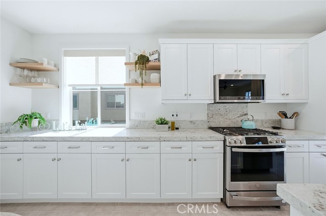 Detail Gallery Image 12 of 45 For 18315 Iris Ln, Yorba Linda,  CA 92886 - 2 Beds | 2/1 Baths