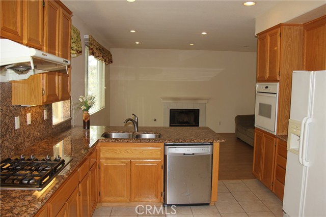 Detail Gallery Image 4 of 11 For 11734 Parliament Dr, Rancho Cucamonga,  CA 91730 - 4 Beds | 2/1 Baths
