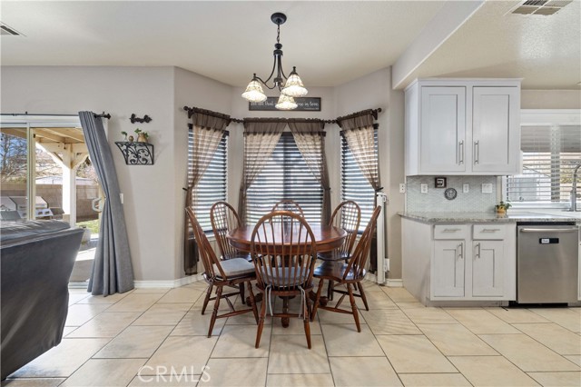 Detail Gallery Image 17 of 50 For 44235 Westridge, Lancaster,  CA 93536 - 5 Beds | 3 Baths