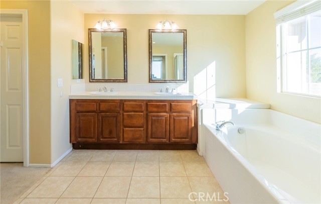 Detail Gallery Image 34 of 52 For 35181 Begonia Ln, Winchester,  CA 92596 - 6 Beds | 3 Baths