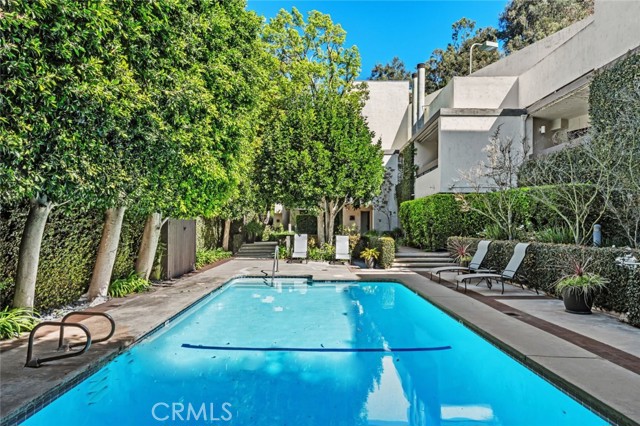 Detail Gallery Image 41 of 50 For 11687 Bellagio #12,  Los Angeles,  CA 90049 - 2 Beds | 2/1 Baths