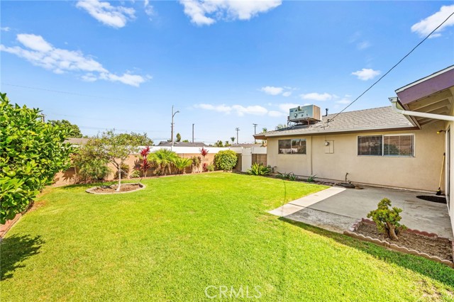 6051 Santa Barbara Avenue, Garden Grove CA: https://media.crmls.org/medias/47e17172-aeff-4f23-9ff0-6efff4ce2018.jpg