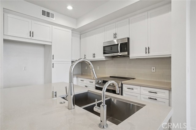 Detail Gallery Image 11 of 21 For 107 N First Ave, Upland,  CA 91786 - 3 Beds | 3 Baths