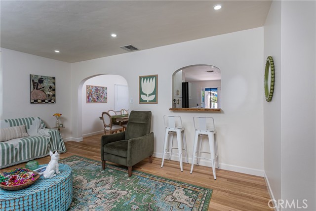 Detail Gallery Image 6 of 52 For 1902 N Pass Ave, Burbank,  CA 91505 - 3 Beds | 3 Baths