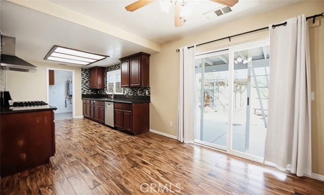 Detail Gallery Image 10 of 21 For 21667 Laguna, Apple Valley,  CA 92308 - 3 Beds | 2 Baths