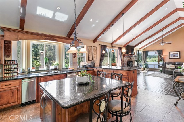 781 Brentwood Drive, Lake Arrowhead CA: https://media.crmls.org/medias/47e2fd88-17b0-4d83-8689-5aede4a73aea.jpg