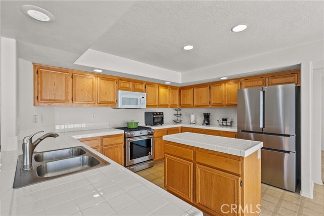 Detail Gallery Image 14 of 39 For 5564 Capri Ct, Palmdale,  CA 93552 - 6 Beds | 3 Baths