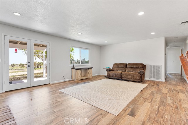 Detail Gallery Image 12 of 43 For 10033 Arizona Ave, Phelan,  CA 92371 - 3 Beds | 2 Baths