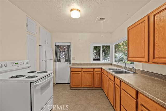 Detail Gallery Image 14 of 47 For 476 E 7th Ave, Chico,  CA 95926 - 4 Beds | 2 Baths