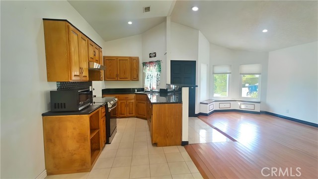 Detail Gallery Image 10 of 39 For 11622 Remington St, Sylmar,  CA 91342 - 3 Beds | 2 Baths