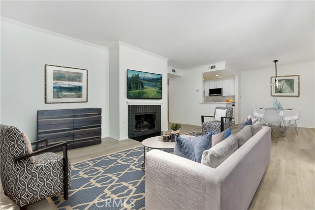 10861 Moorpark Street, North Hollywood CA: https://media.crmls.org/medias/47e4f167-dc76-47d1-adcb-c82337525af3.jpg