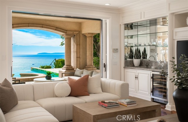 50 Pelican Crest, Newport Coast CA: https://media.crmls.org/medias/47e4fa51-894b-4b13-9d2b-73ed573d5076.jpg