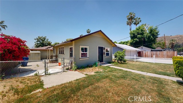 Detail Gallery Image 11 of 15 For 4230 13th, Riverside,  CA 92501 - – Beds | – Baths