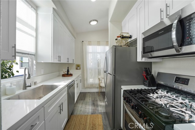 Detail Gallery Image 6 of 25 For 8250 Lankershim Bld #122,  North Hollywood,  CA 91605 - 2 Beds | 2 Baths