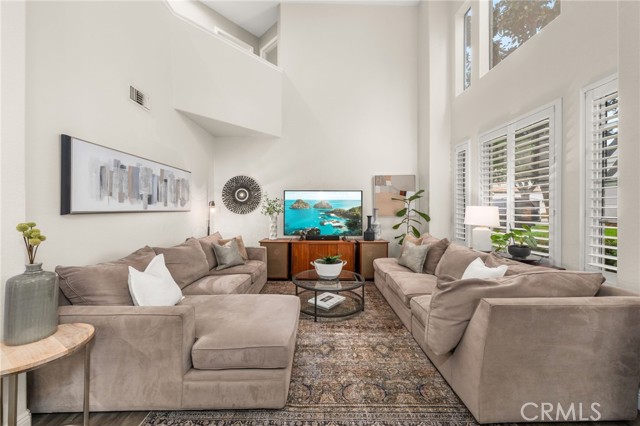 Detail Gallery Image 4 of 38 For 2130 Almeria St #101,  Corona,  CA 92879 - 3 Beds | 2/1 Baths