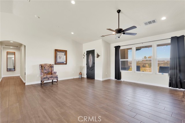 Detail Gallery Image 11 of 52 For 23661 Laurel, Apple Valley,  CA 92308 - 4 Beds | 3 Baths