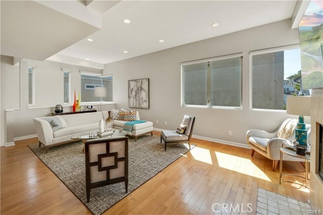 Detail Gallery Image 3 of 22 For 505 .5 Poinsettia Ave, Corona Del Mar,  CA 92625 - 2 Beds | 2/1 Baths