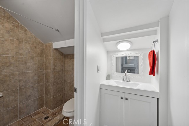 Detail Gallery Image 13 of 42 For 318 E 11th St, Pomona,  CA 91766 - 5 Beds | 2/1 Baths