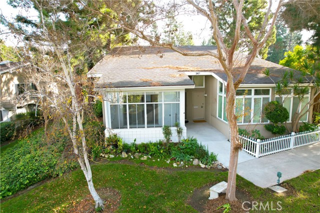 Detail Gallery Image 2 of 16 For 267 Avenida Sevilla Ave a,  Laguna Woods,  CA 92637 - 2 Beds | 2 Baths