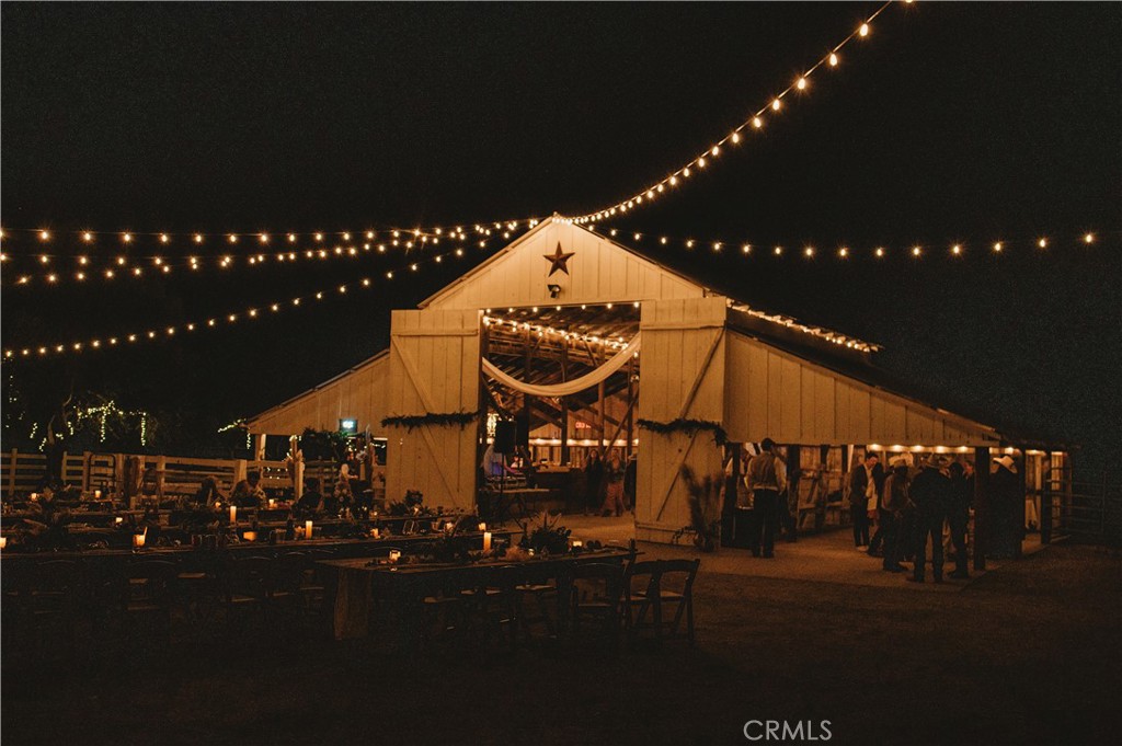 https://media.crmls.org/medias/47e97a11-eca5-482f-8a9a-a6acae78e67d.jpg?preset=X-Large