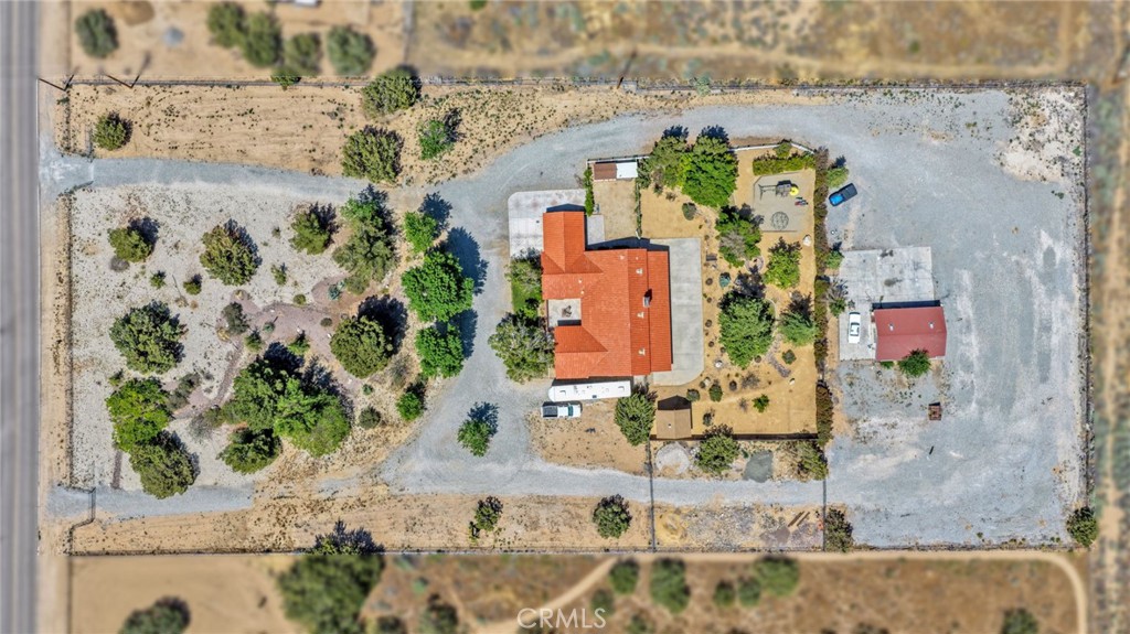 https://media.crmls.org/medias/47e9f7b5-01a3-4679-9fe0-d12c72fe866e.jpg?preset=X-Large