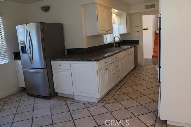 Detail Gallery Image 7 of 23 For 4527 Stark, Woodland Hills,  CA 91364 - 3 Beds | 3 Baths