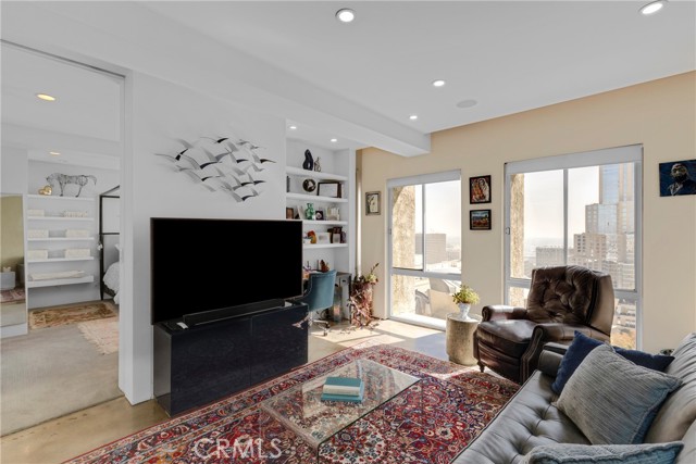 Detail Gallery Image 2 of 44 For 800 W 1st, Los Angeles,  CA 90012 - 2 Beds | 2/1 Baths