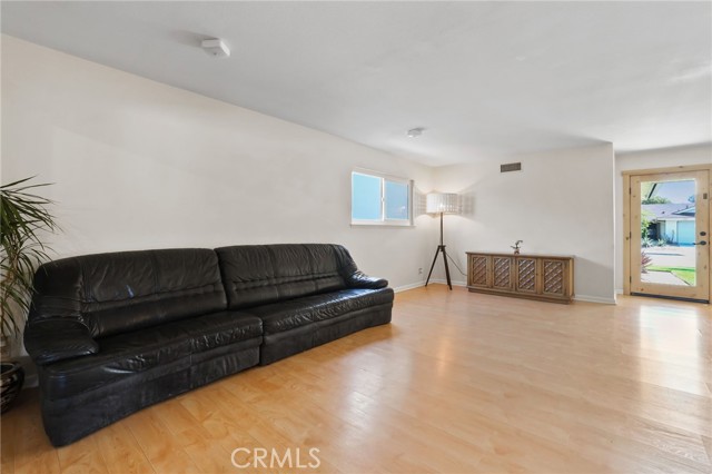 20071 Moontide Circle, Huntington Beach CA: https://media.crmls.org/medias/47eb24f8-4bef-4ae9-bf6e-6ed7c7794e32.jpg