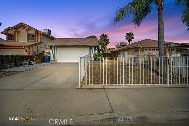 Detail Gallery Image 1 of 18 For 5313 Ilene Ct, Bakersfield,  CA 93307 - 3 Beds | 2 Baths