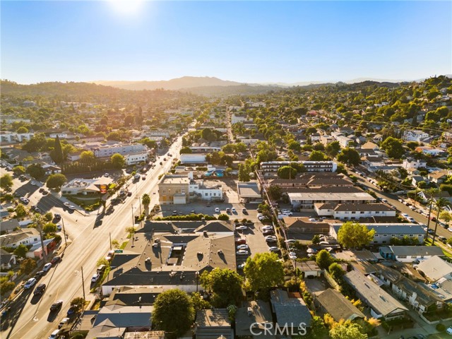 215 Branch Street, Los Angeles CA: https://media.crmls.org/medias/47ecce34-3f06-4f2e-ae7e-0fe5b165bc19.jpg