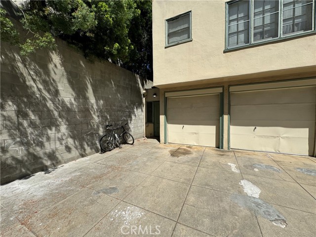 Detail Gallery Image 10 of 11 For 697 Mira Monte Pl #B,  Pasadena,  CA 91101 - 2 Beds | 1 Baths