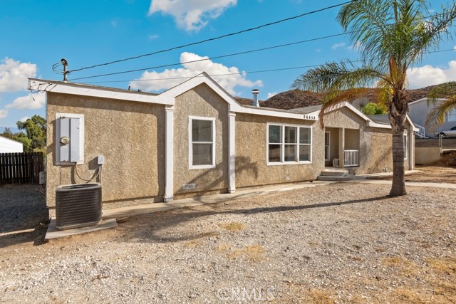 Detail Gallery Image 2 of 38 For 26458 Olson Ave, Homeland,  CA 92548 - 4 Beds | 2/1 Baths