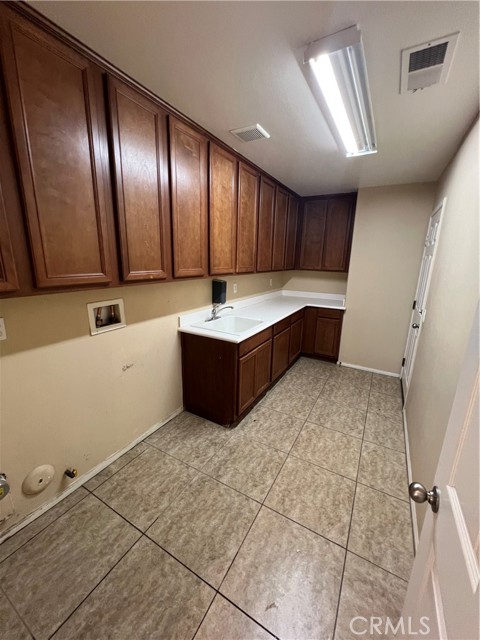 6686 Sand Dunes Street, Eastvale CA: https://media.crmls.org/medias/47ef87d3-80cc-45d4-8912-6785d83db9c3.jpg