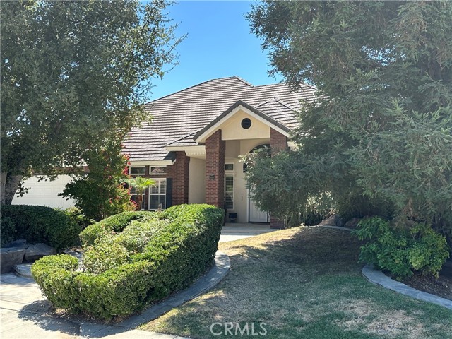 9003 Forest Oaks Court, Bakersfield CA: https://media.crmls.org/medias/47ef9588-b580-4d2a-ab4e-080bc320a720.jpg