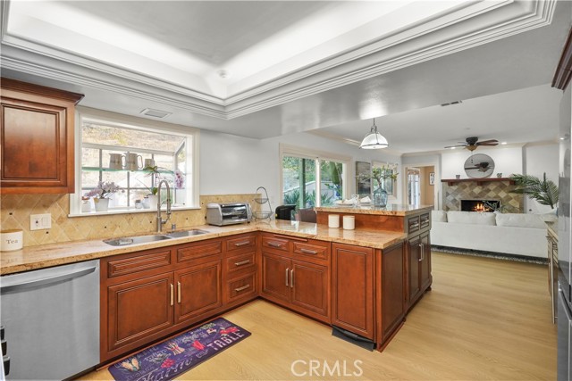 22550 Flamingo Street, Woodland Hills CA: https://media.crmls.org/medias/47f047b6-d9fc-496b-be26-58f493abb1a4.jpg
