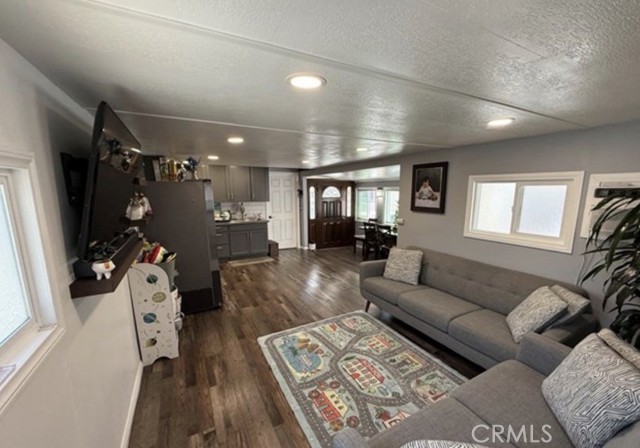 Detail Gallery Image 3 of 19 For 715 W 220th, Torrance,  CA 90502 - 2 Beds | 1 Baths