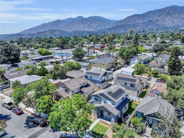 617 E Walnut Avenue, Monrovia CA: https://media.crmls.org/medias/47f12585-cd21-4921-8718-167aa00fd7be.jpg