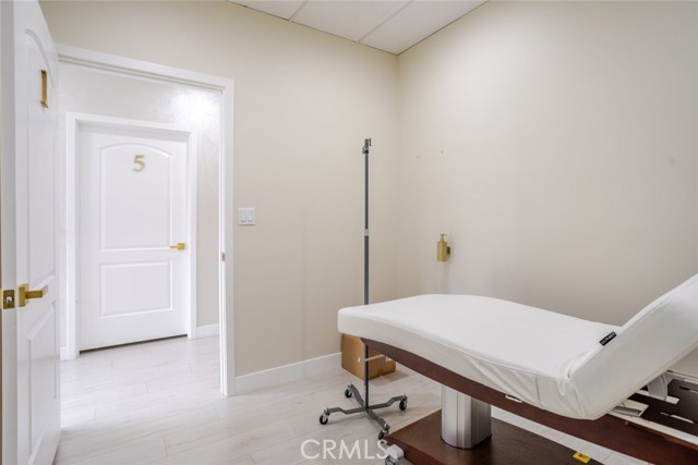  Commercial for Sale in Encino, California