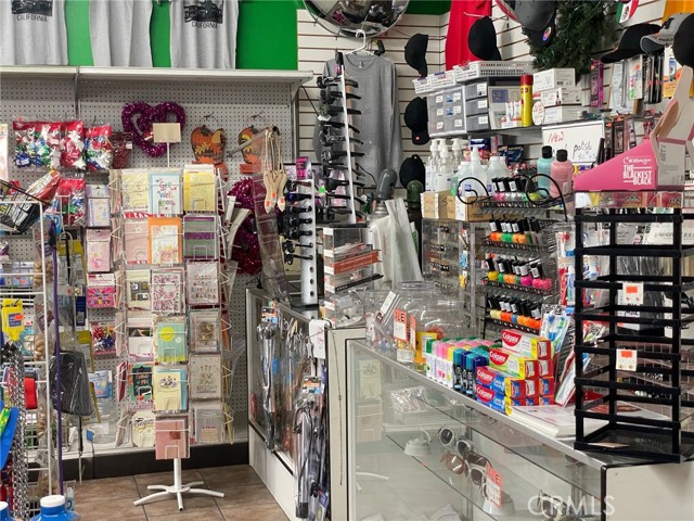 13663 VAN nUYS Boulevard, Pacoima CA: https://media.crmls.org/medias/47f26c86-ac0c-456e-9d6e-fbf2c1c0f28e.jpg