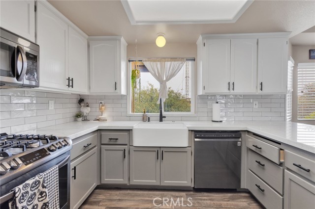 Detail Gallery Image 16 of 69 For 6297 Coleridge, Oak Hills,  CA 92344 - 7 Beds | 4 Baths