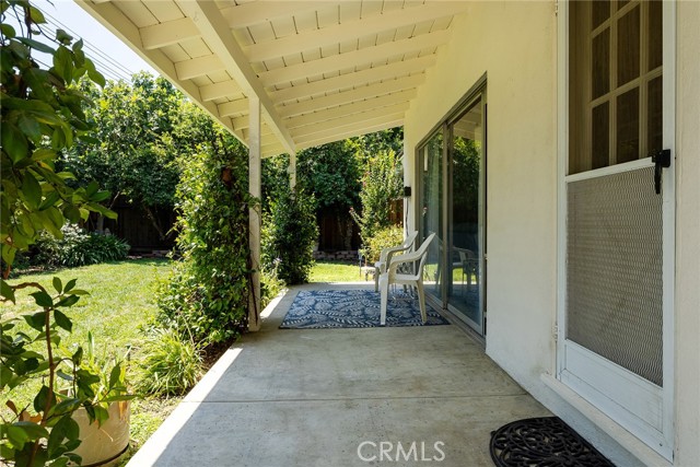 23856 Aetna Street, Woodland Hills CA: https://media.crmls.org/medias/47f29e61-5885-4f03-8601-64bf1d0b04bc.jpg